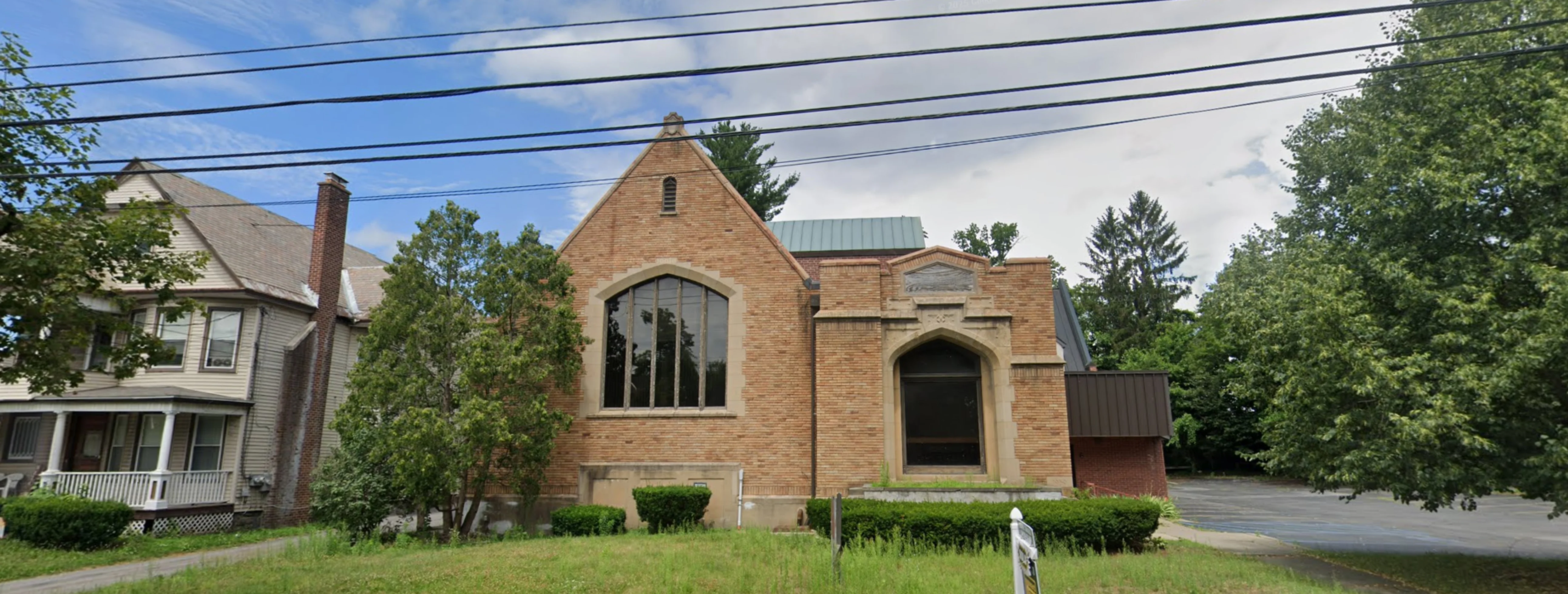 Exterior view of MUNA Center of Albany Schenectady building